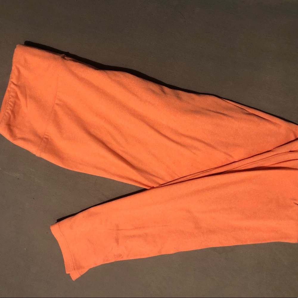 Lularoe One size heathered melon leggings.
